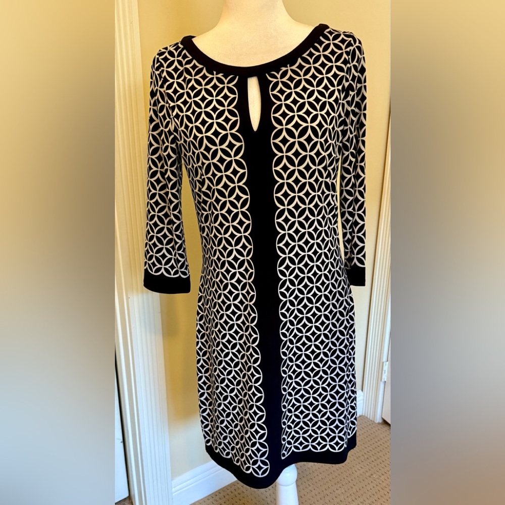 White House Black Market - pull on washable dress in black & white Sz S